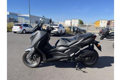 YAMAHA X-MAX 125